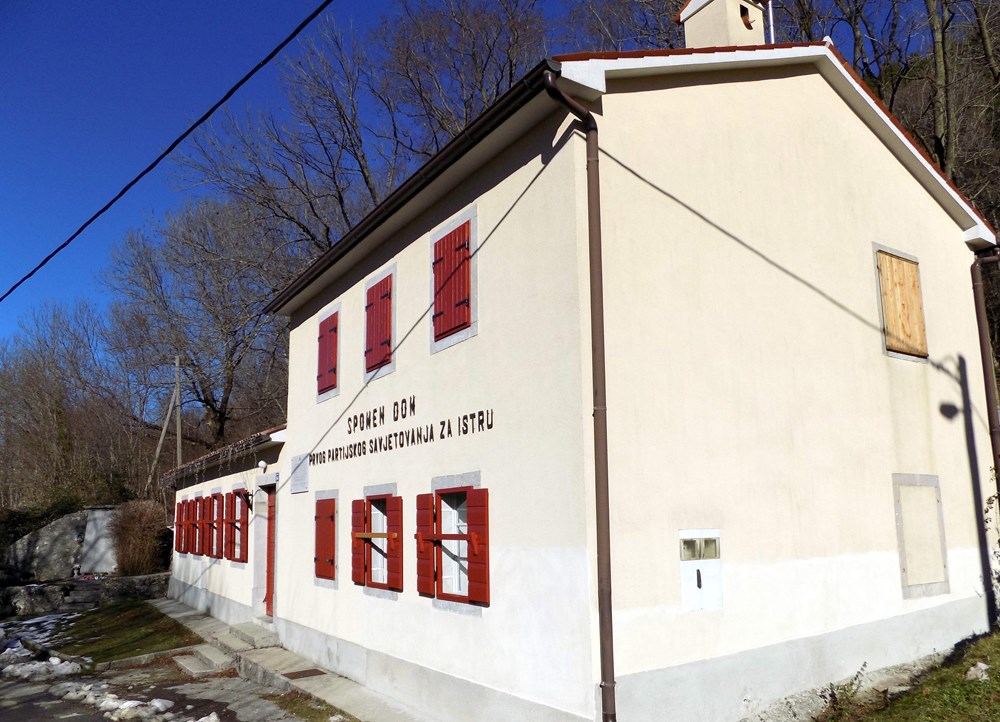Spomen-dom Prvog partijskog savjetovanja za Istru (Snimila Gordana Čalić Šverko)